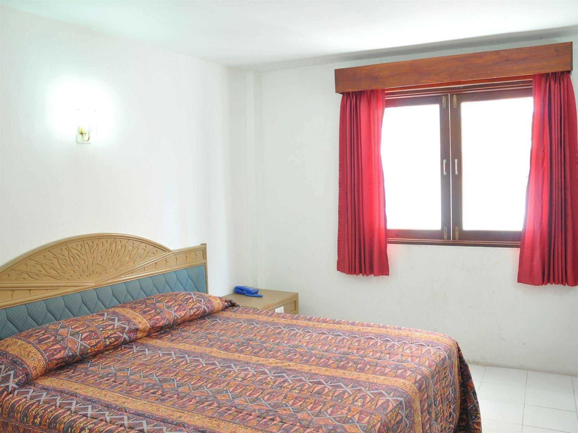 Highfive Guest House Pattaya Ngoại thất bức ảnh