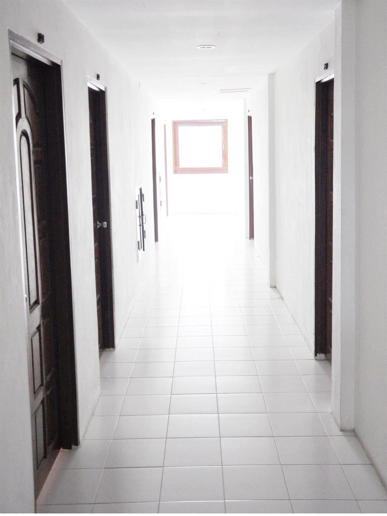 Highfive Guest House Pattaya Ngoại thất bức ảnh